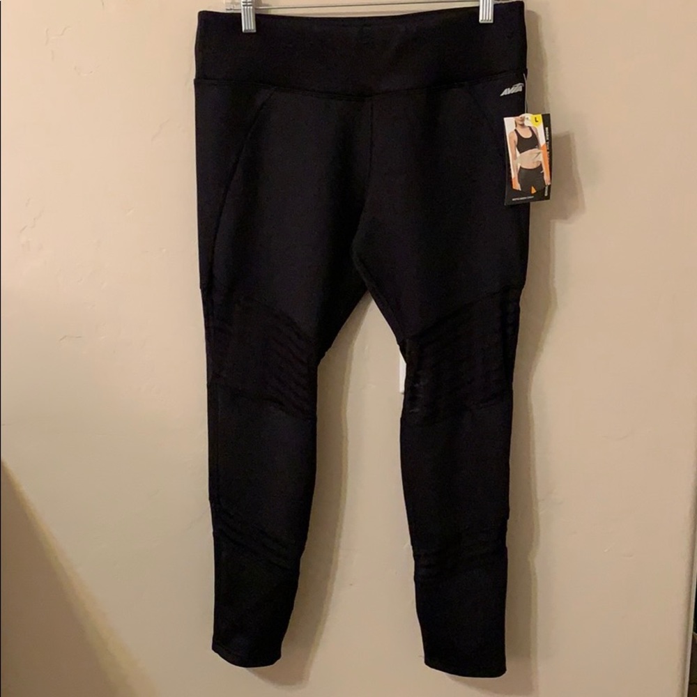 Black yoga capris